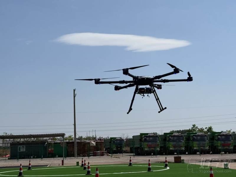 无人机上天照片