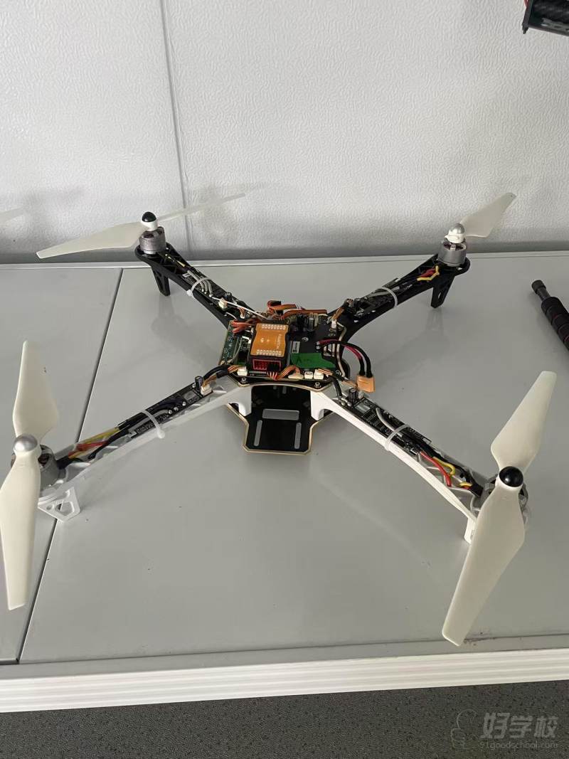 四轴无人机