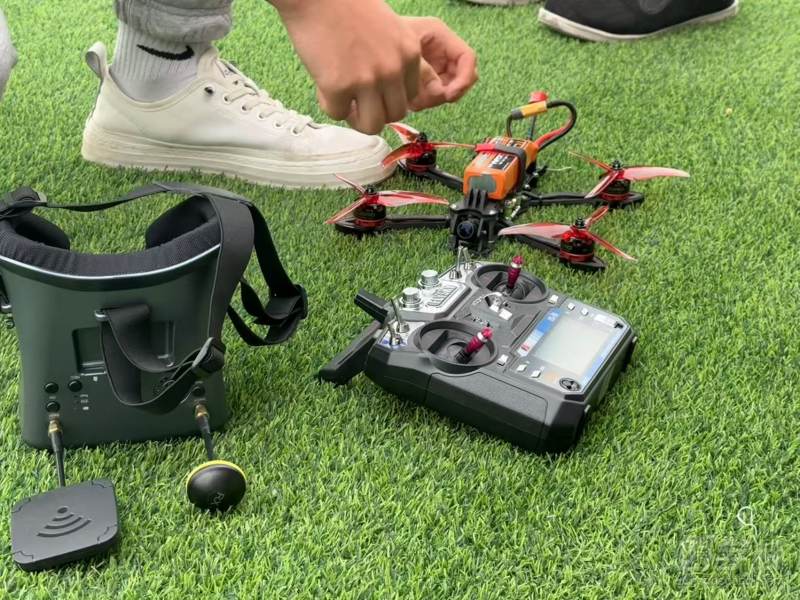 穿越机设备套装