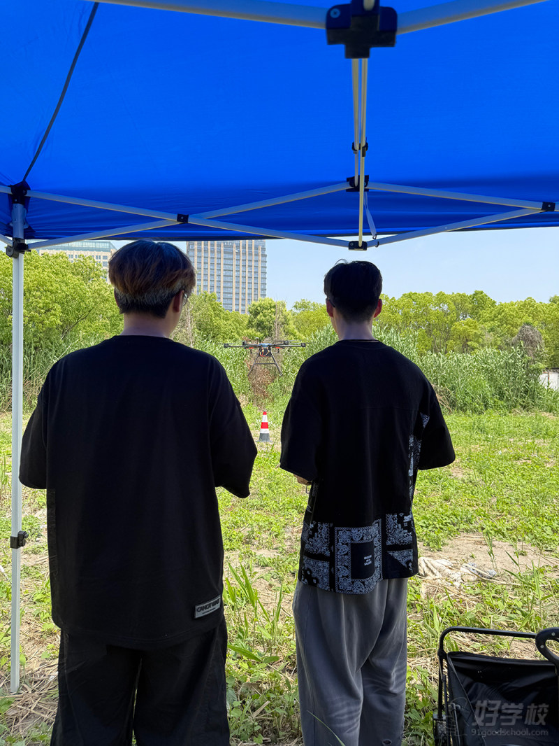 学员教练一起飞行