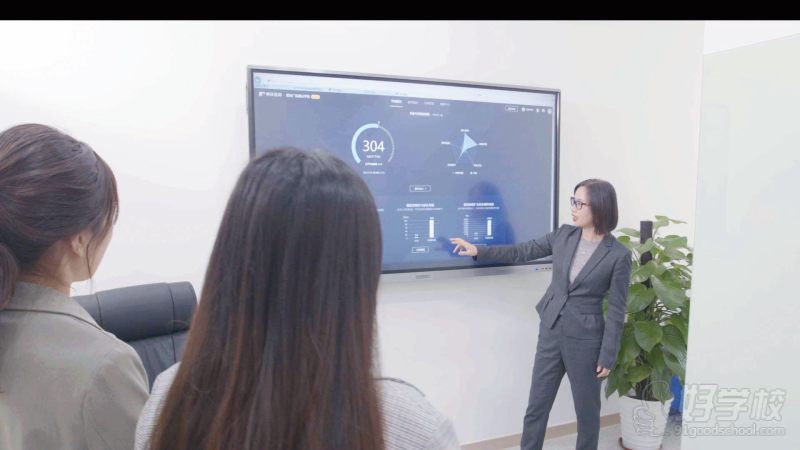 学校管理数据一目了然