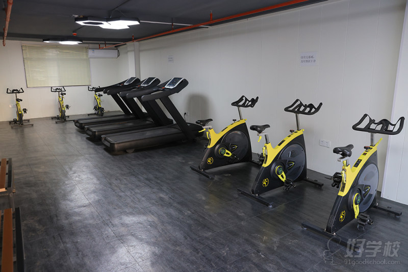 封闭式校区环境