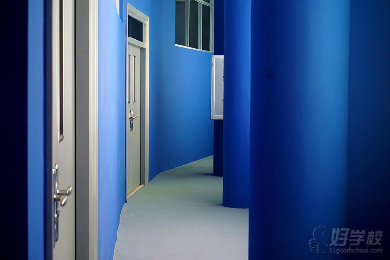 封闭式校区环境