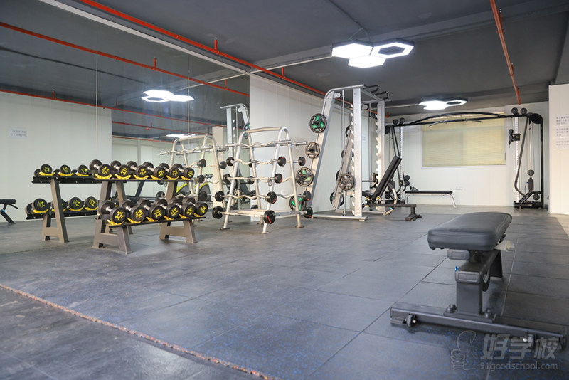 封闭式校区环境