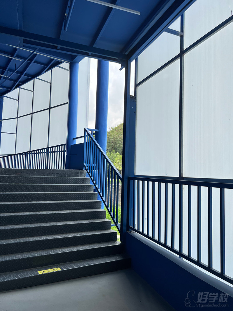 封闭式校区环境