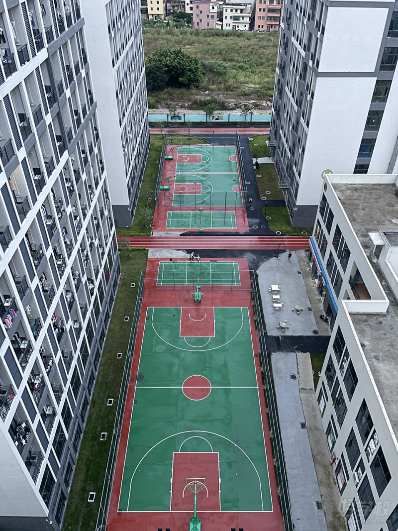 校区环境-运动场地