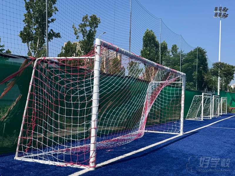 十一人制大门与五人制