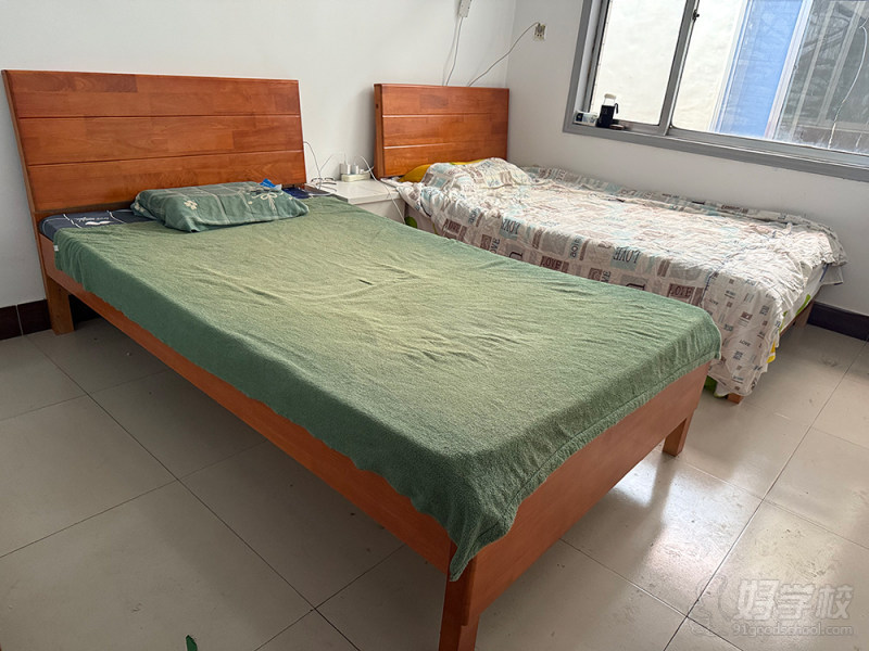 宿舍双人床