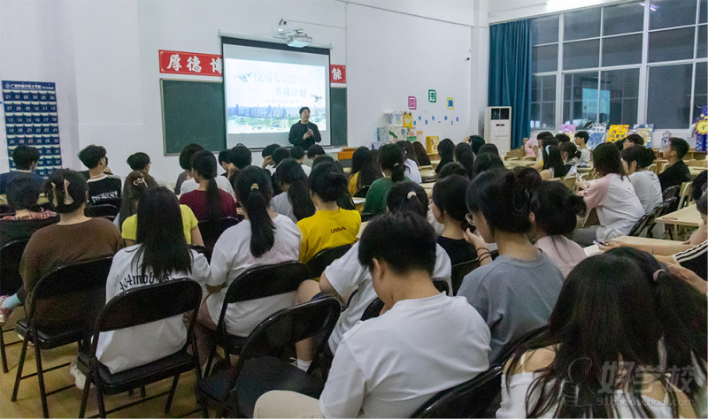 校园飞行官计划