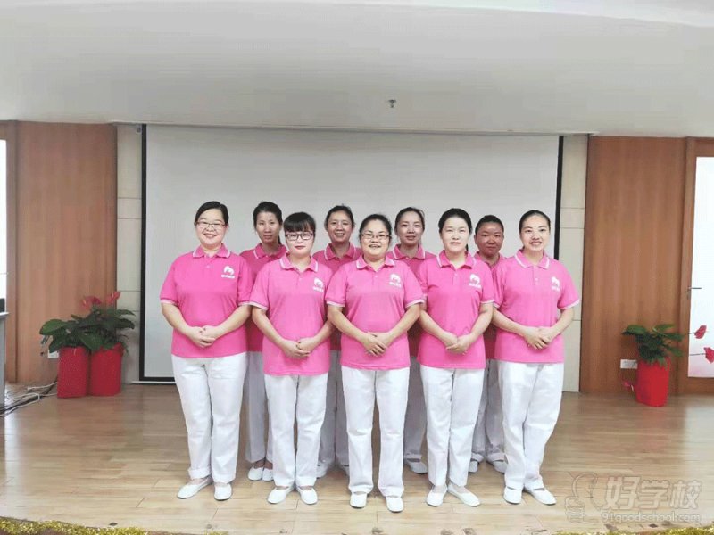 月嫂培训合照