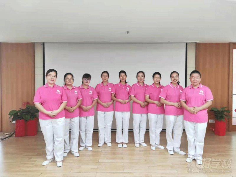 月嫂培训合照