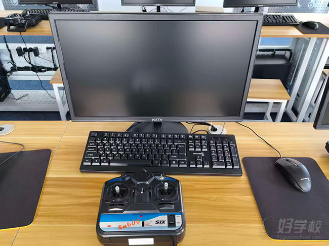 教学用电脑和飞行模拟