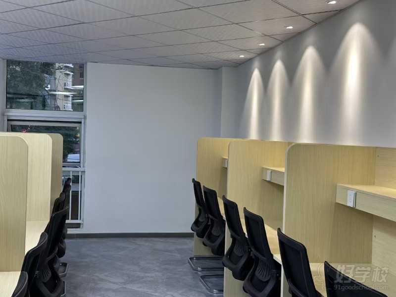 主校区教室-1