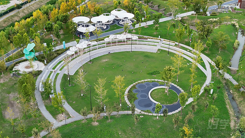 训练场地俯拍远景