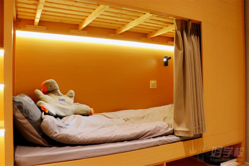 四人间宿舍