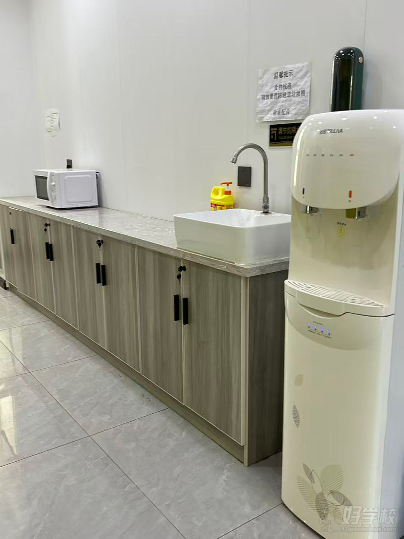 茶水间、微波炉