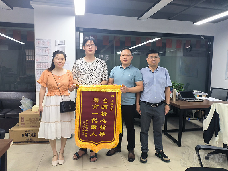 辜艺杰--武汉纺织大