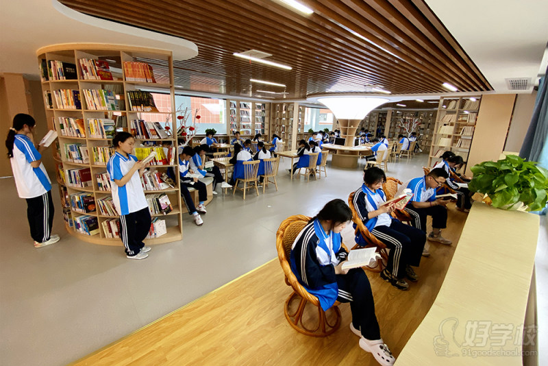 图书馆-位于益智楼