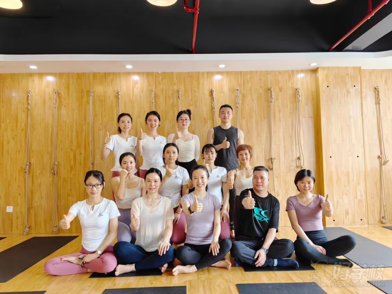 瑜伽毕业合照