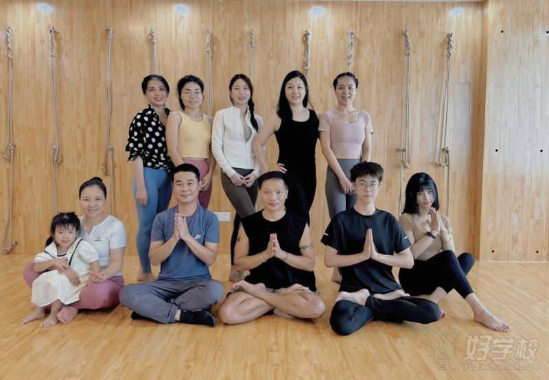 瑜伽毕业合照