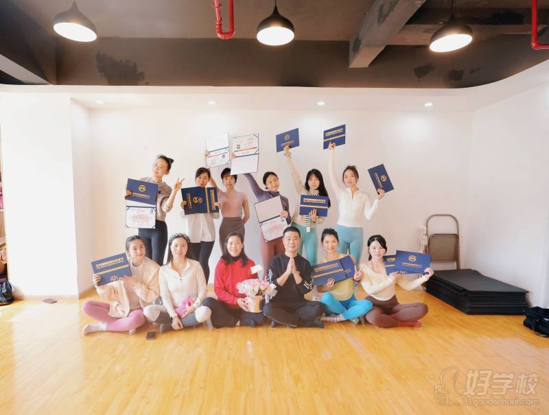 瑜伽毕业合照