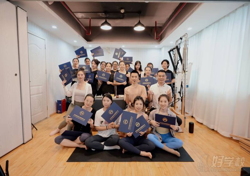 瑜伽毕业合照