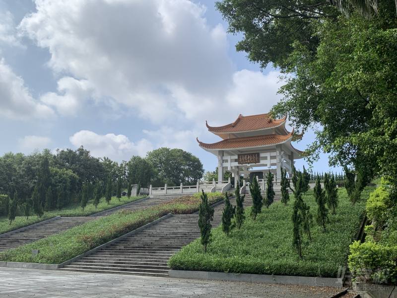 革命烈士纪念亭