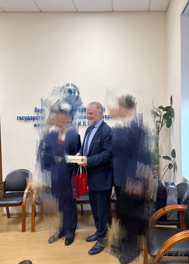 陪同中国教育部门到俄