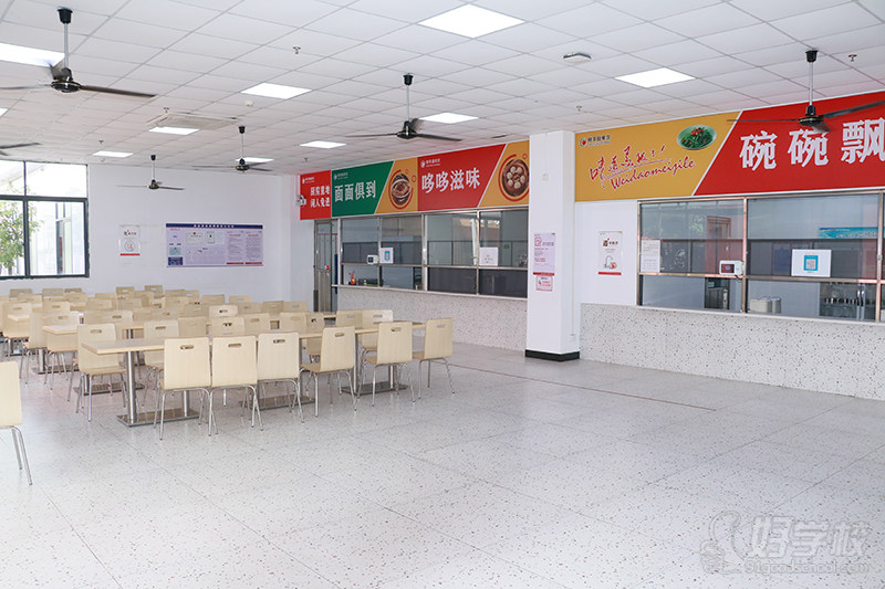 学校饭堂