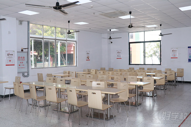 学校饭堂