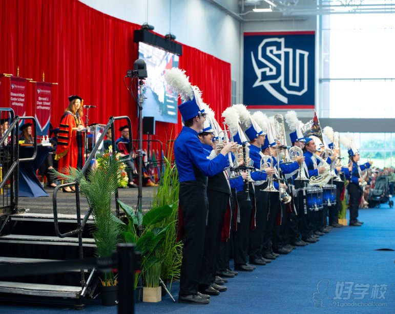 雪兰多大学现场图