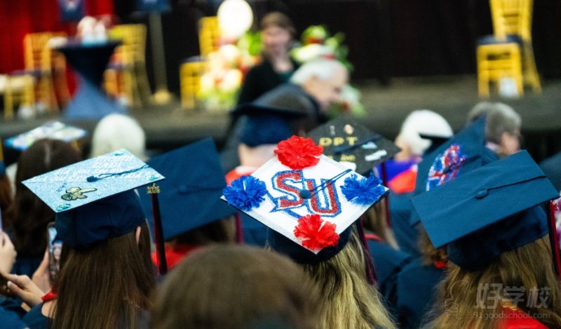 雪兰多大学现场图