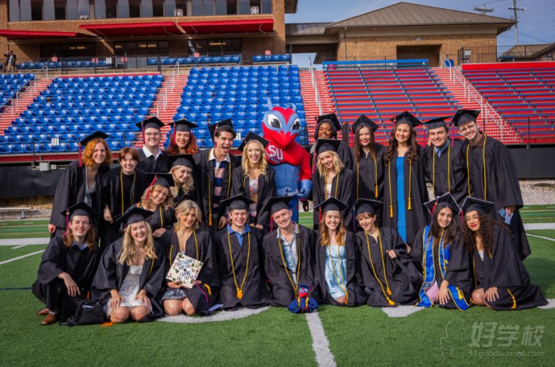 雪兰多大学现场图