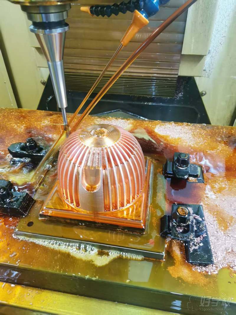 实训设备机床正在加工