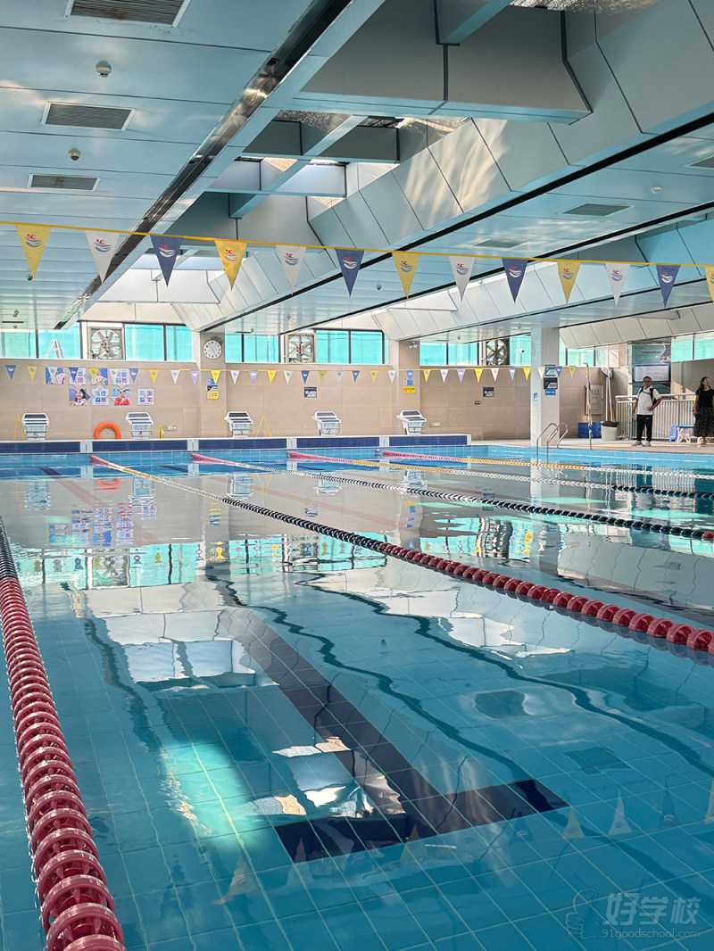 游泳馆