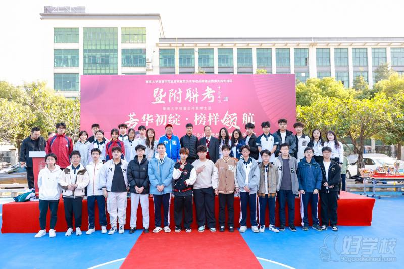 理科04班学生合影 