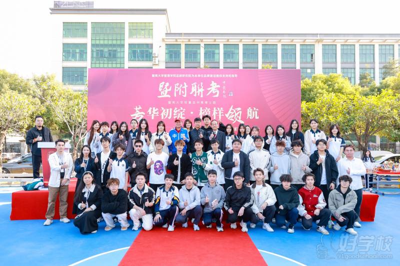 文科03班学生合影