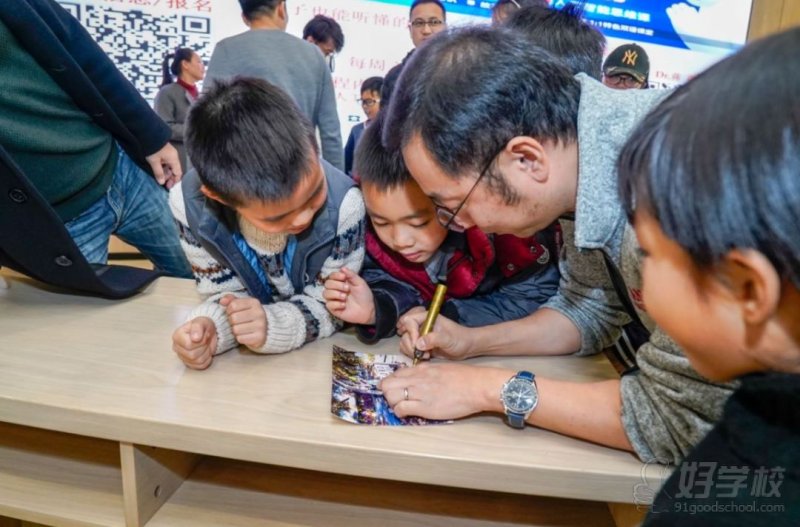 授课老师与学员互动