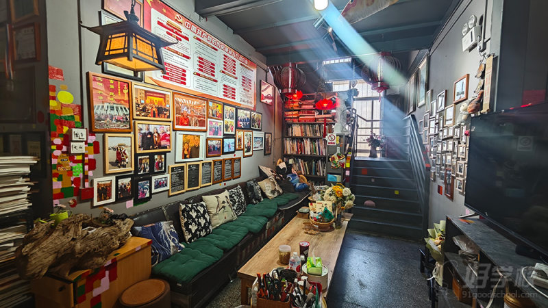 学校招待学生家长处