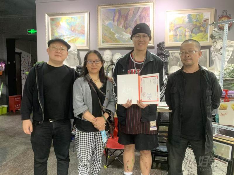 朱勋玙璠同学考入国美