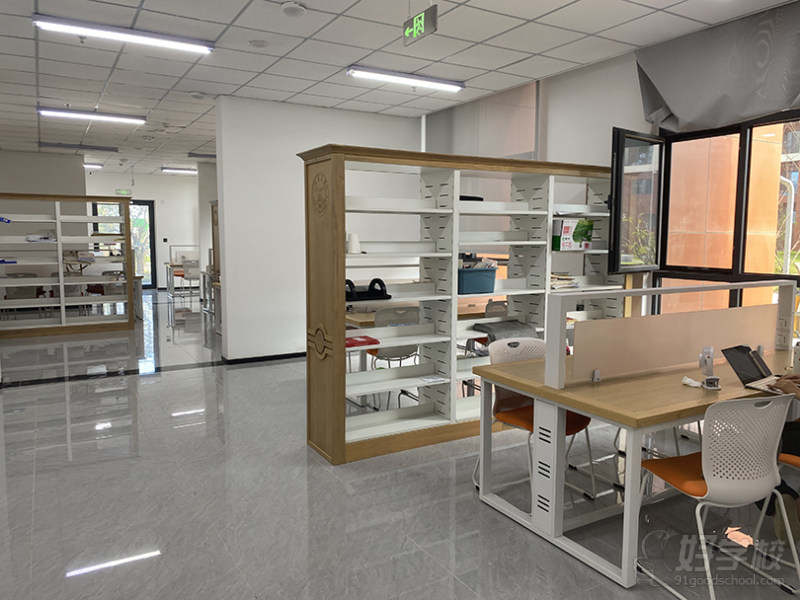 学生公寓一楼24小时
