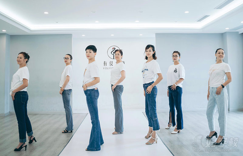 成人模特教学现场