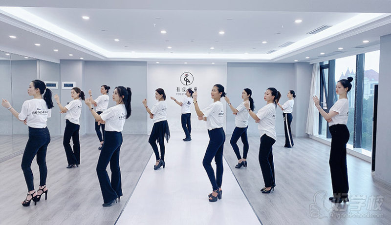 成人模特教学现场