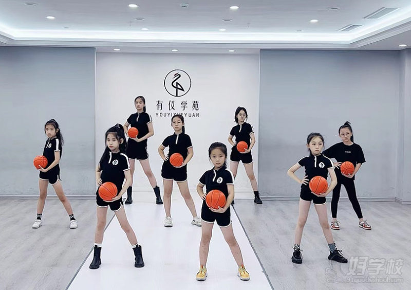 青少年模特教学现场