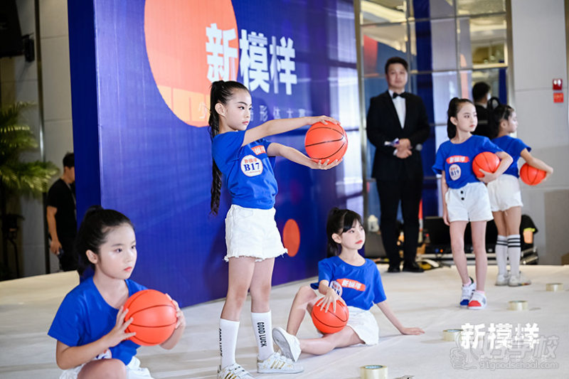 青少年模特教学现场