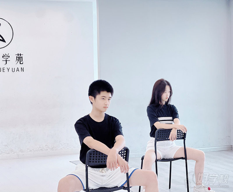 青少年模特教学现场