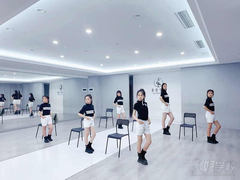 青少年模特教学现场