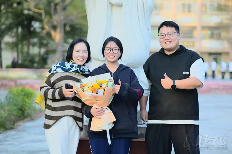 生活场景-学生出营