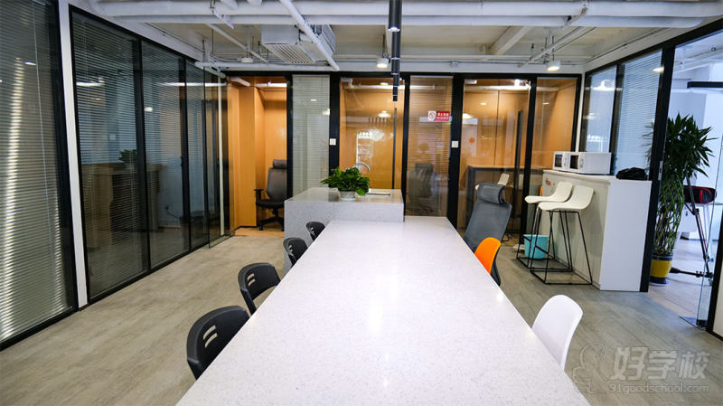 校区环境-休息区