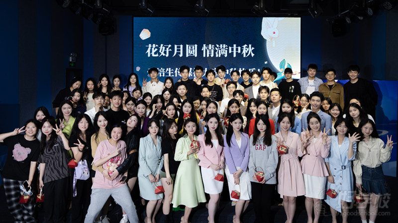 新闻播音与评述汇报